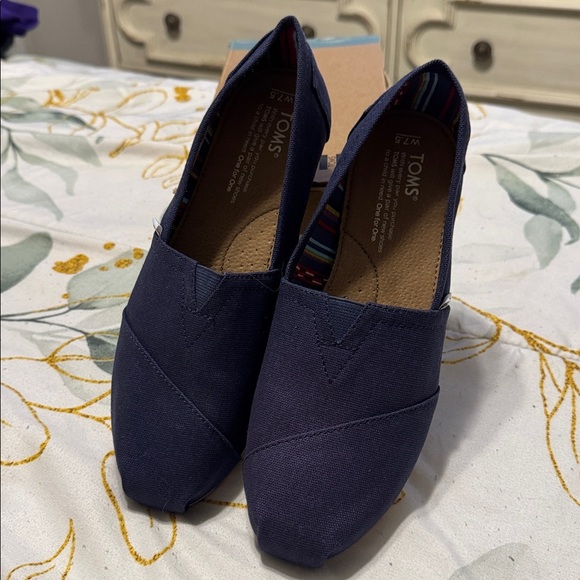 BUNDLE- TOMS Navy and Science Slip ons - Picture 6 of 9